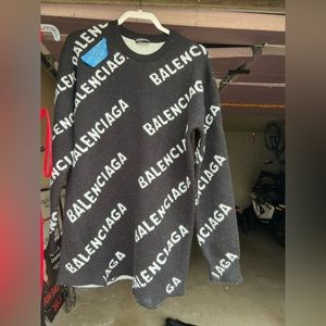 Balenciaga one one (copy) shirt size large to x large.  Bag is gray barely used